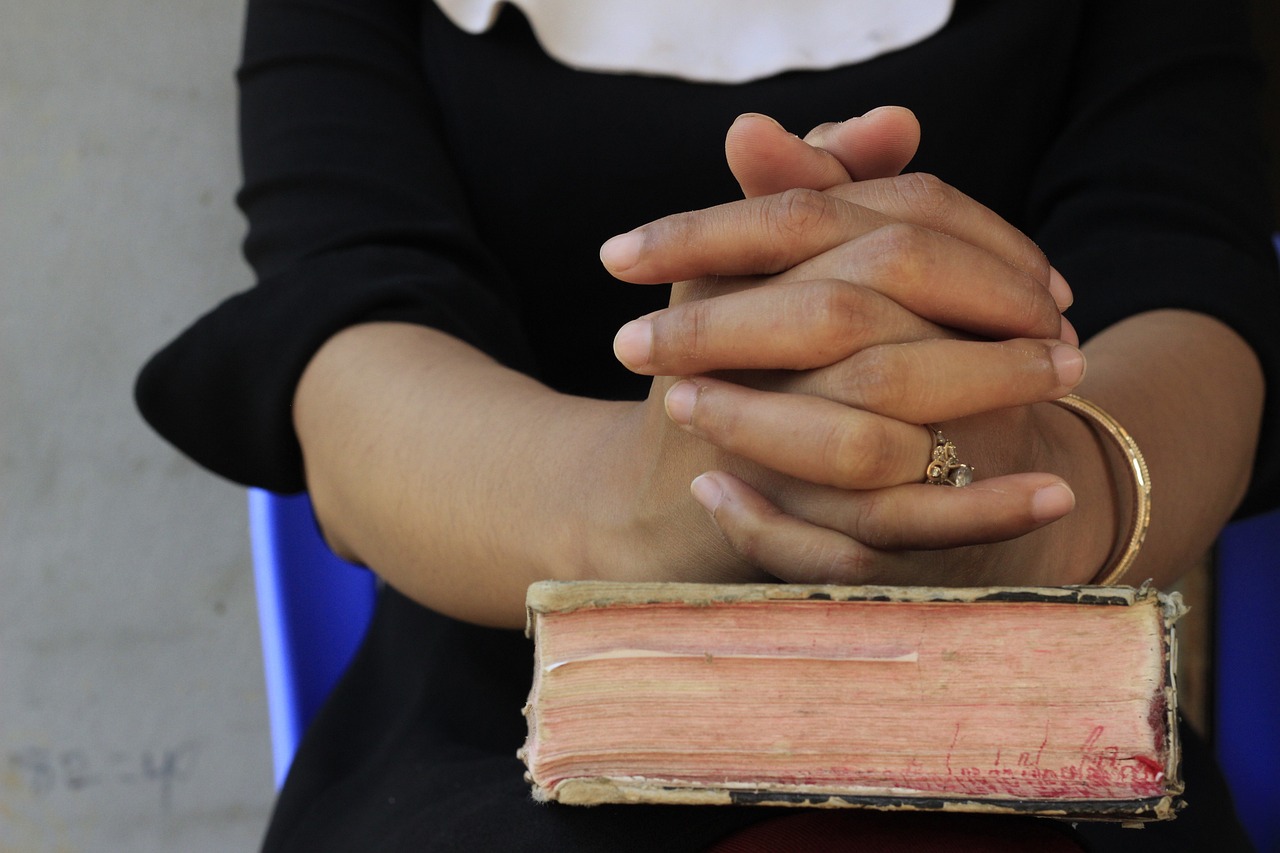 praying-4900538_1280